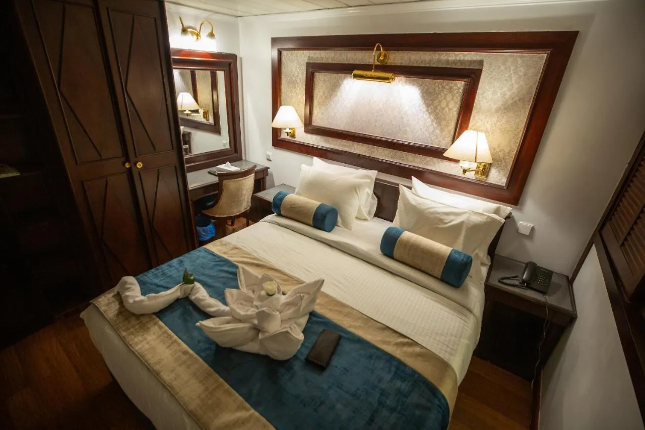 Båthotell Champollion II 5 Stars Nile Cruise Hotell Luxor