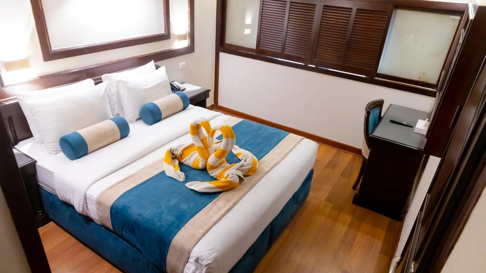 Champollion II 5 Stars Nile Cruise Hotell Luxor Båthotell